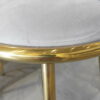 Krzesło Celano ze złotym stelażem i szarym siedziskiem