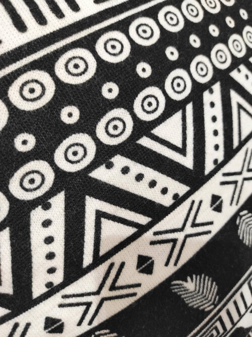 Poduszka dekoracyjna w etniczne wzory czarno-biała