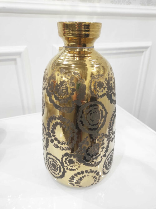 Golden vase wazon