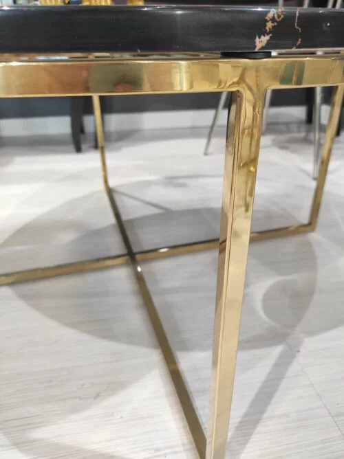 Stolik kawowy okrągły Pelio z blatem z marmuru syntetycznego na złotym stelarzu