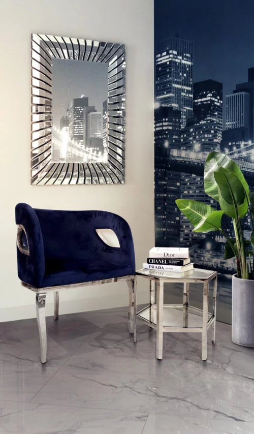 Nowoczesny tapicerowany welurem fotel na trzech srebrnych nogach oraz stolik kawowy hexagon