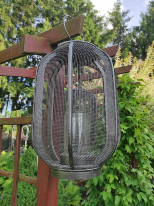 Lampion metalowy ze szklanym naczyniem na świeczki