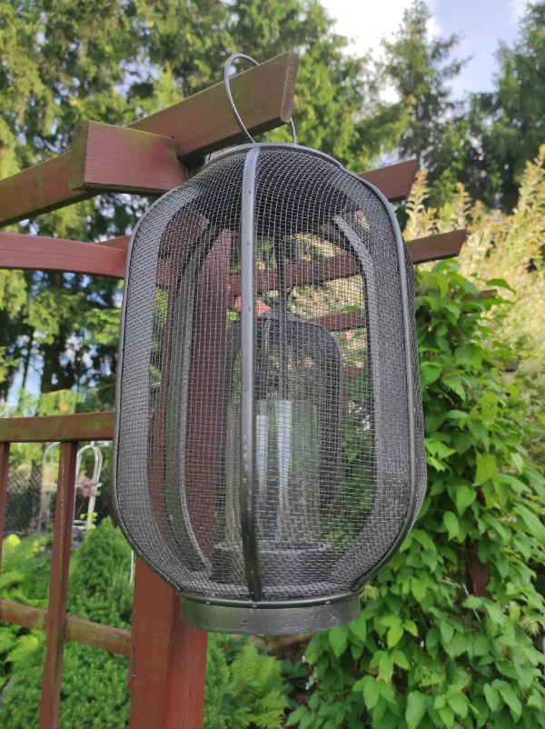 Lampion metalowy ze szklanym naczyniem na świeczki